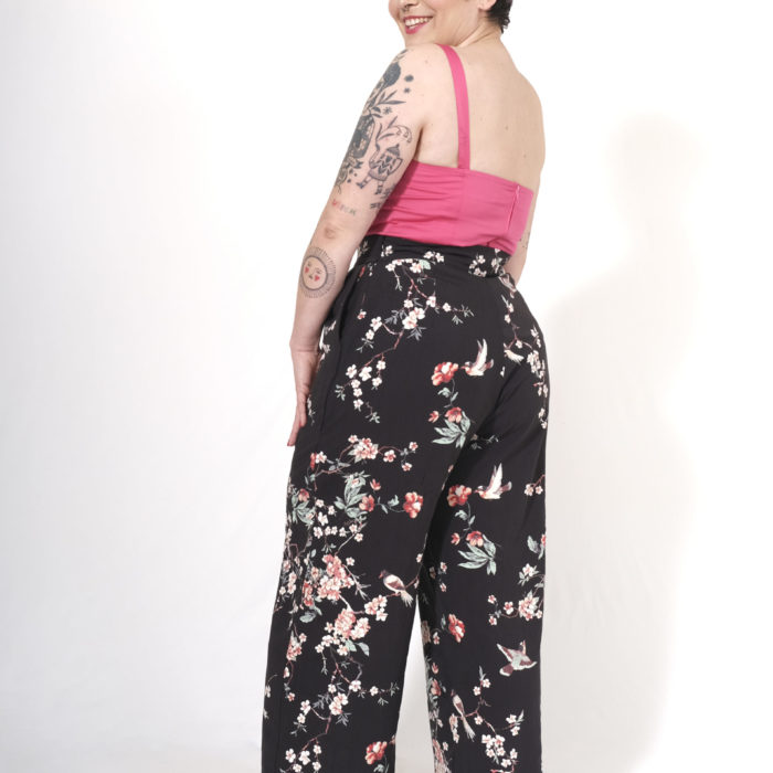 OSIRIS : pantalon noir avec fleurs de cerisiers 100% viscose