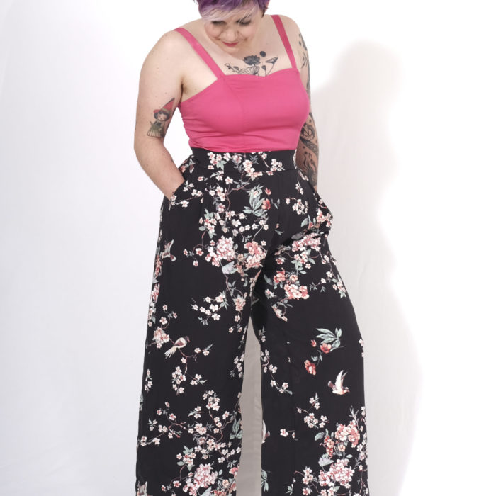 OSIRIS : pantalon noir avec fleurs de cerisiers 100% viscose