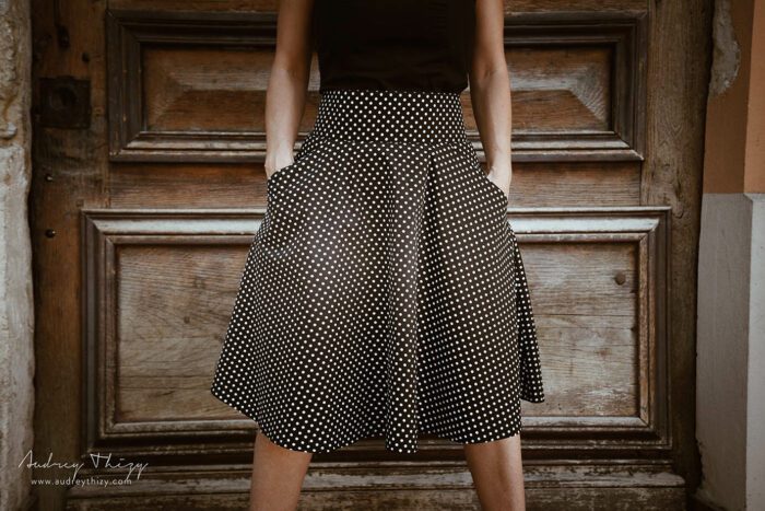 Jupe pin-up taille haute noire à pois en coton fabriqué à Lyon